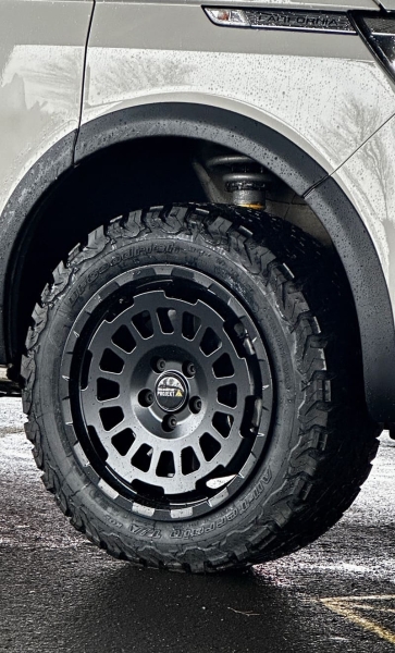 8x17 ET40 Twin-Monotube-Projekt-AT1 Monobloc Alufelge in schwarz für VW T5